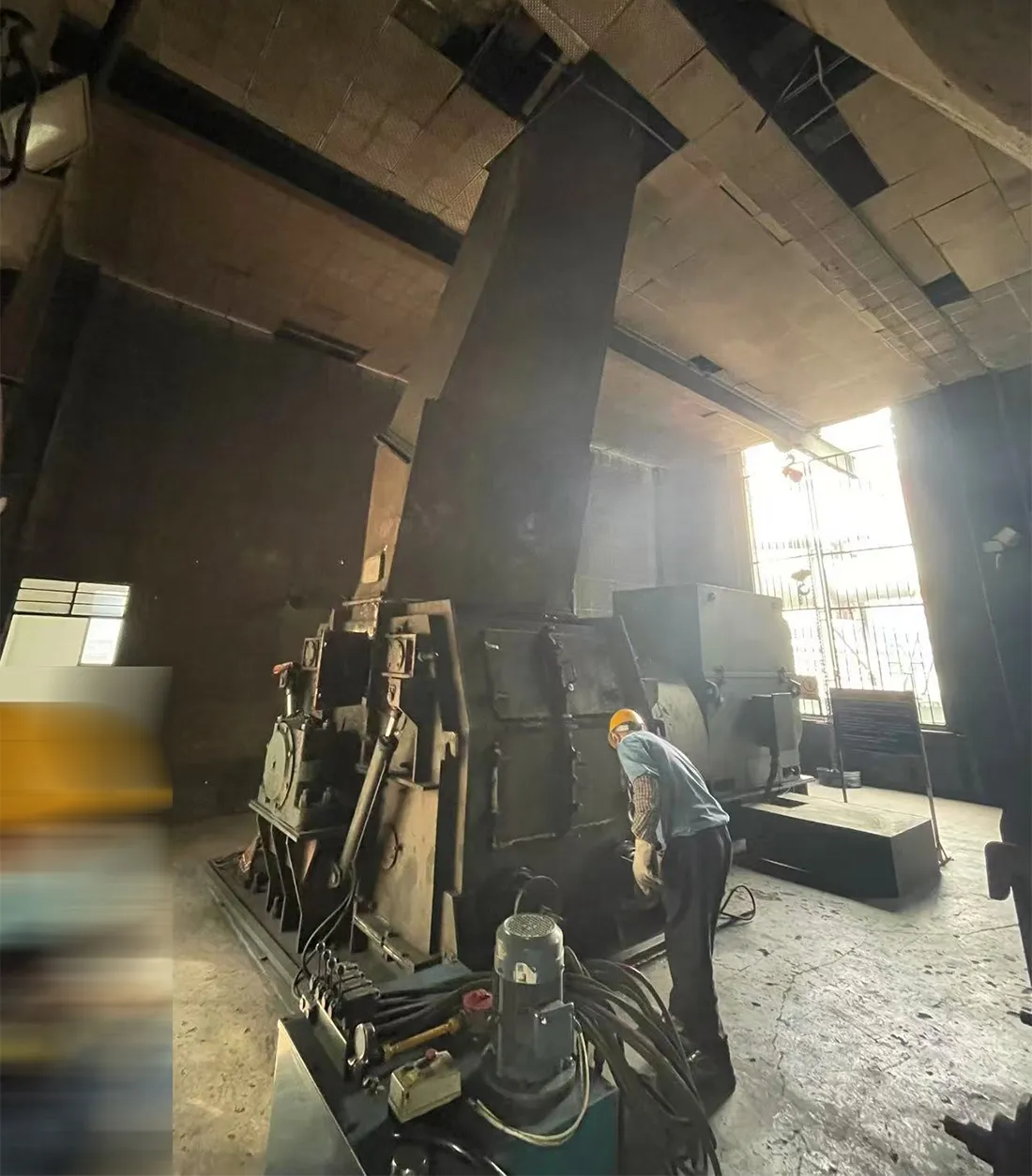 Реверсивная ударная молотковая дробилка PFCK-1214-2